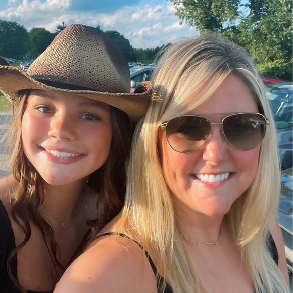 Meet your Posher, Marisa - Picture 1 of 1